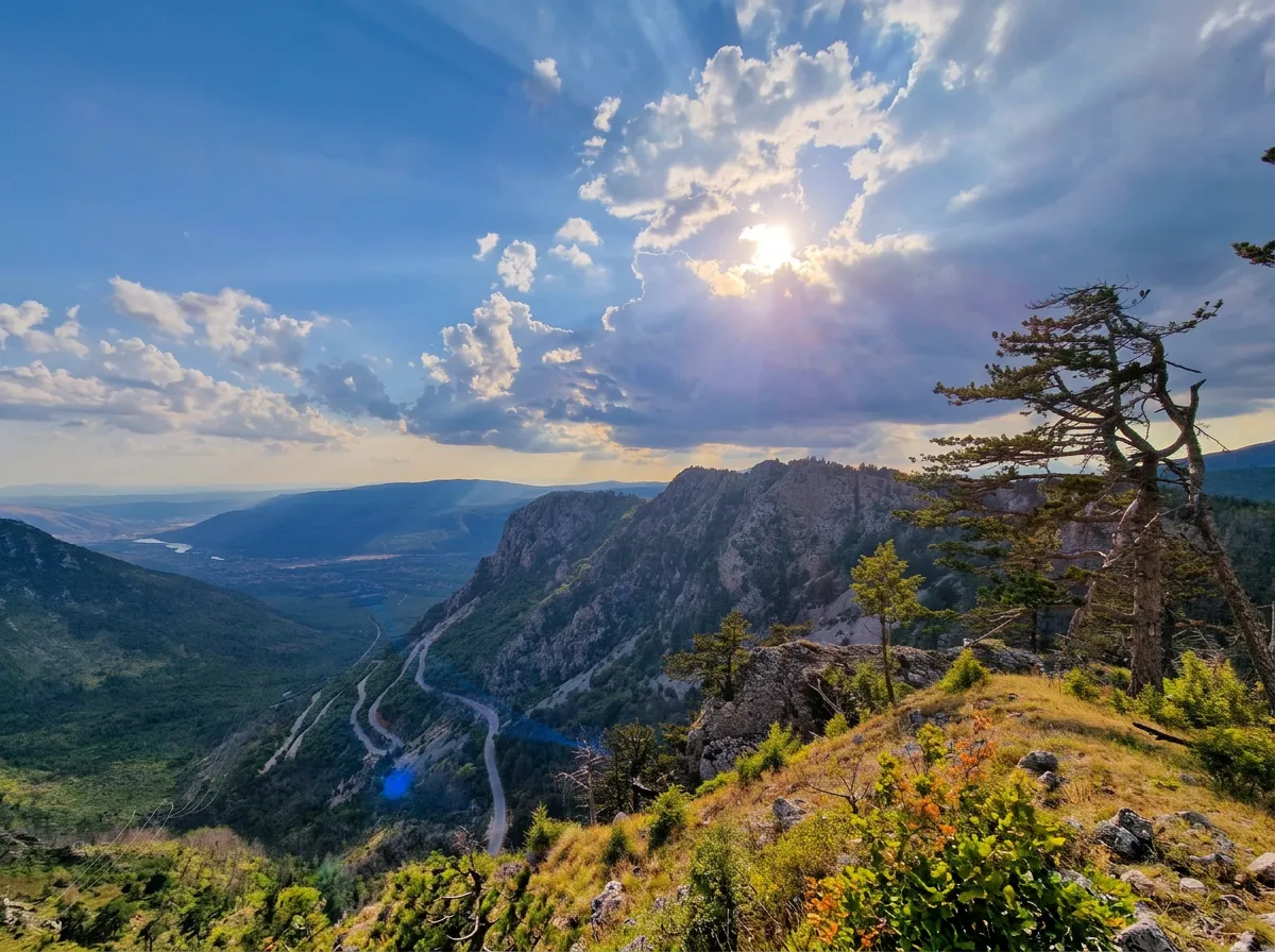 Spectacular view of mountain peaks from Rujište picnic area