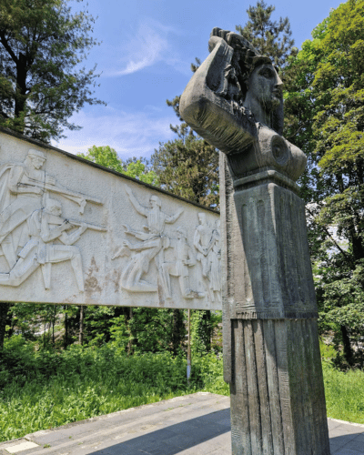 Spomenik Majka Partizanka