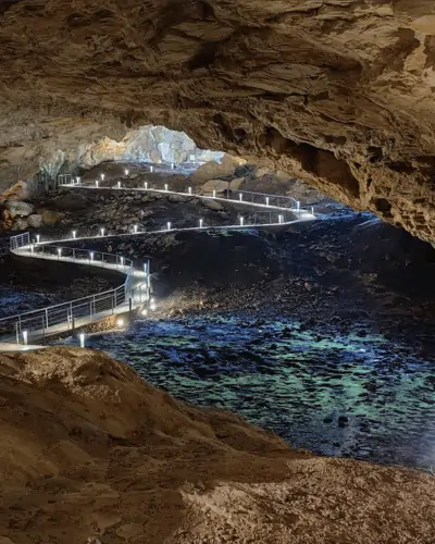 Ravlića špilja-pećina