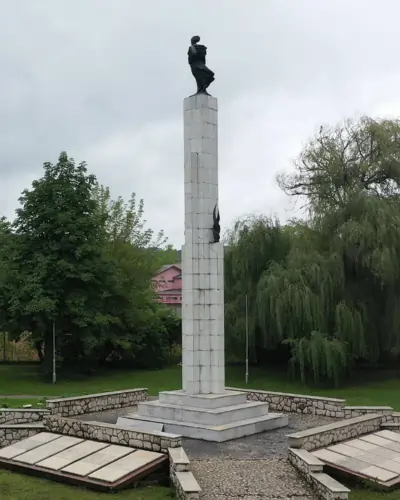 Spomen-kosturnica poginulim učesnicima NOR-a u Lukavcu