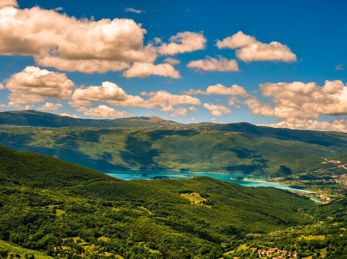 View of the lake and green hilly landscapes from the Gmići viewpoint