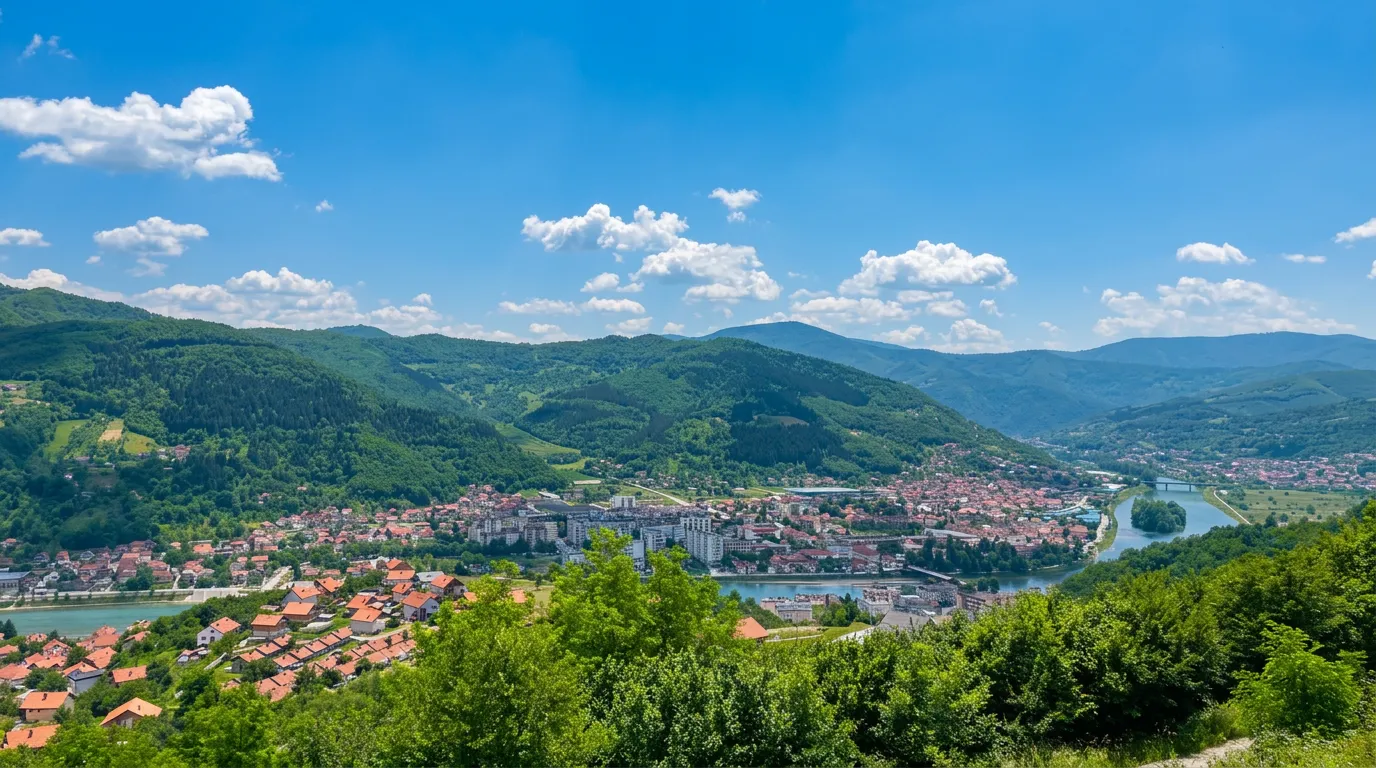 A high view of the city and surroundings from the Rorovi excursion site