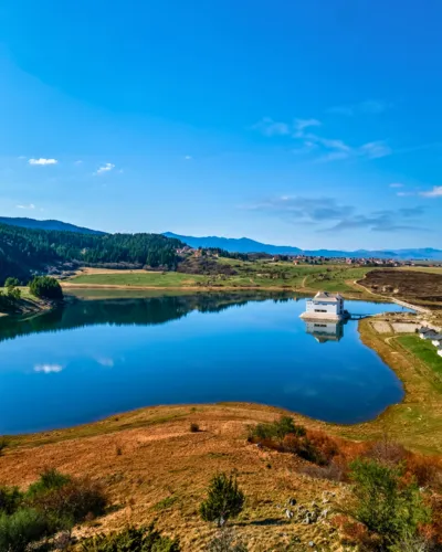 Jezero Hrast