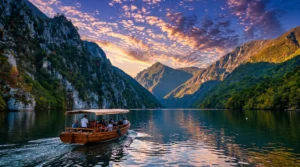 Turistička vožnja brodom po rijeci Drini tokom zalaska sunca