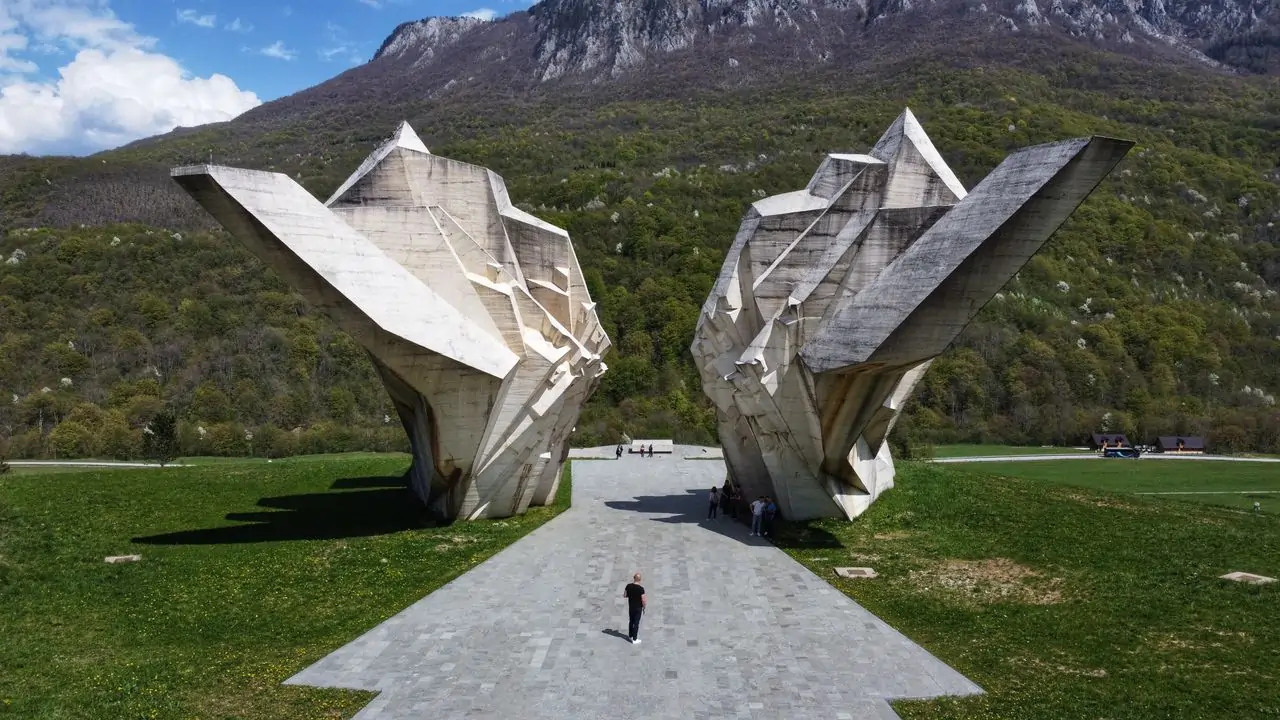 Spomenik na Tjentištu u Nacionalnom parku Sutjeska