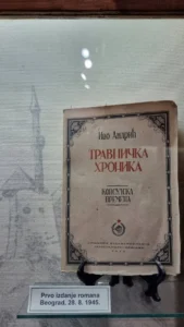 Izloženi primerak knjige Travnička hronika u rodnoj kući Ive Andrića