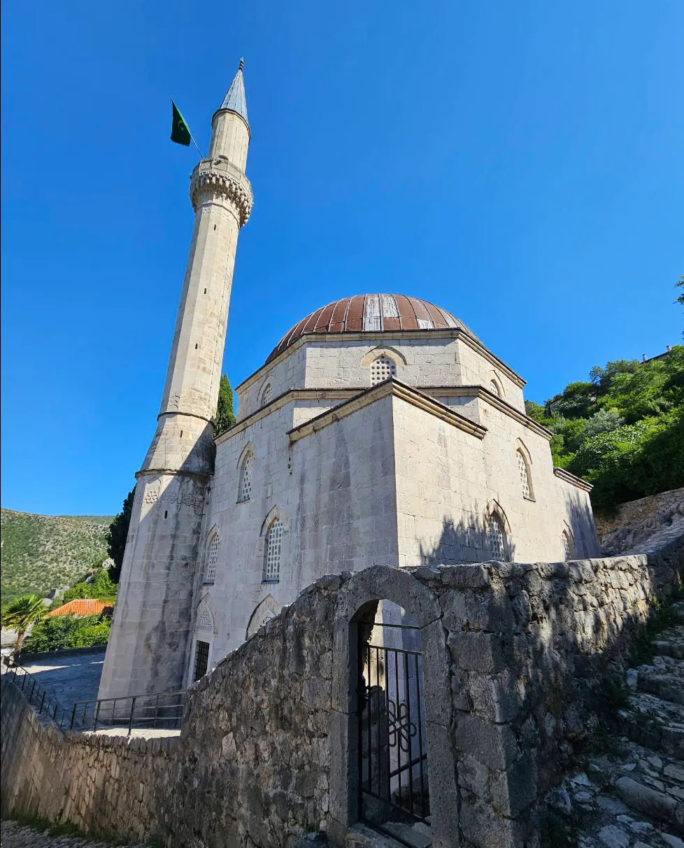  Džamija sa minaretom unutar Starog grada Počitelja, kamena arhitektura osmanskog perioda
