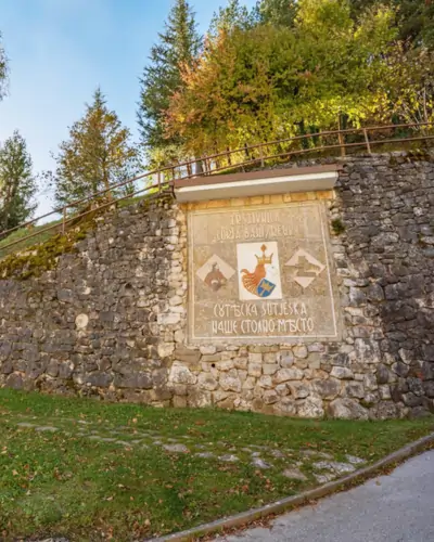 Vladarski dvor u Kraljevoj Sutjesci