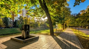 Sunny path and monument on Wilson's Promenade