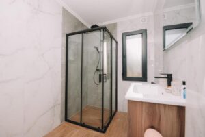 Kupatilo u Villi Verde House na rijeci Strubi kod Livna